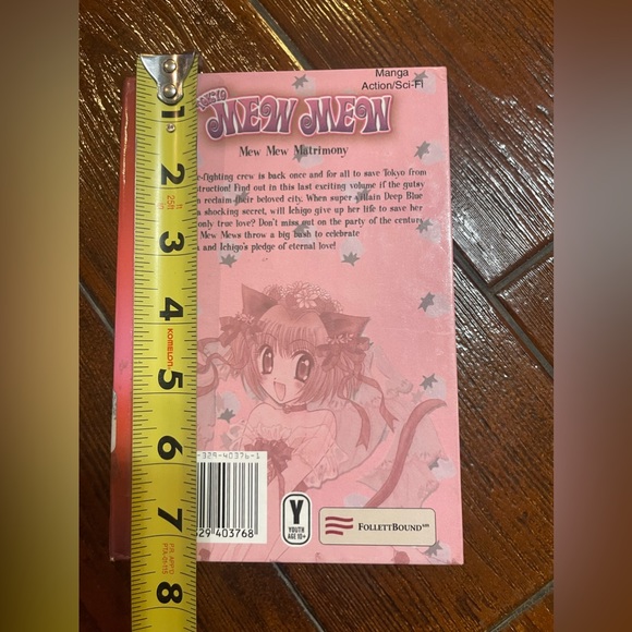 MewMew Hardcover Volume 7 Book - Picture 7 of 7